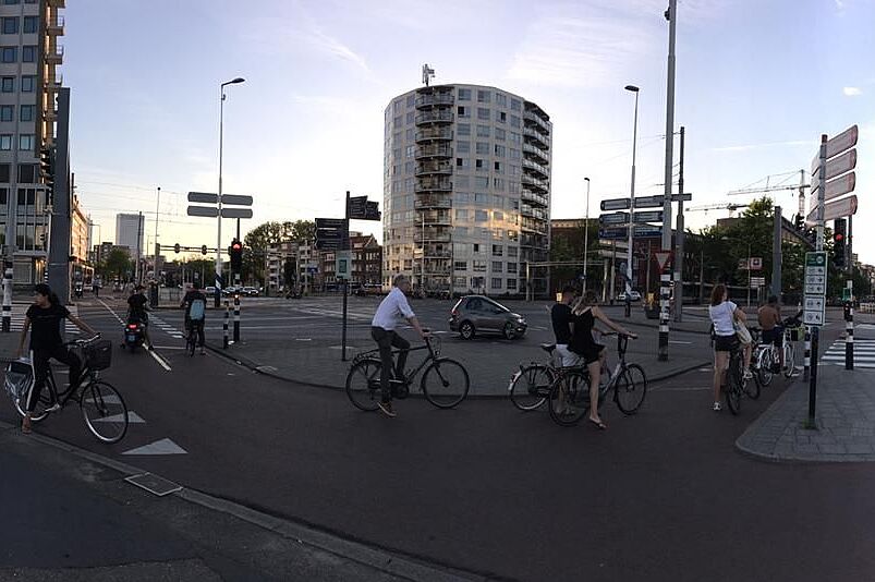 Kreuzung mit getrenntem Radverkehr Kreuzung mit getrenntem Radverkehr